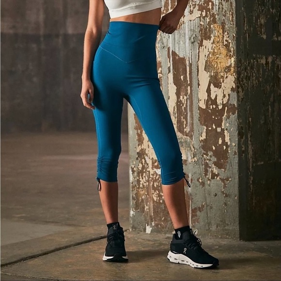 NEW FREE PEOPLE Class Act Cropped Legging Size XS - Picture 4 of 6